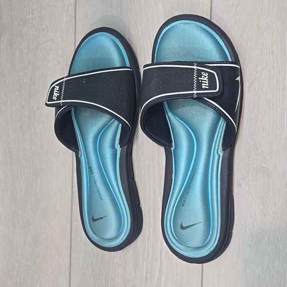 Nike Women's Comfort Footbed Black& Blue Slide Sandals Shoes Sz 9 - Picture 2 of 8